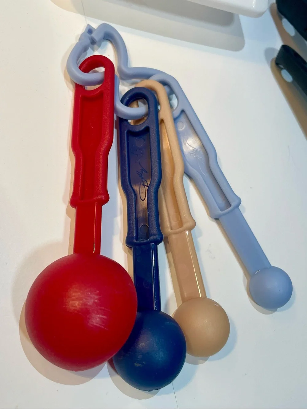 Kitchen Utensil & Accessory Bundle – OGGI, Rubbermaid, Prestige, Dolly Parton
